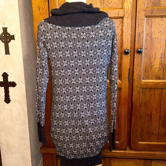 IF IT WERE ME Sweater DRESS Cowl Neck Dark GRAY/WHITE Printed Design Size SMALL - Picture 3 of 8